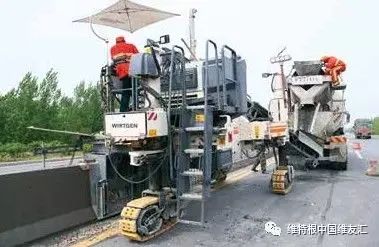 SP 15 側(cè)鋪模具能靈活的裝在機器的左右任一側(cè)